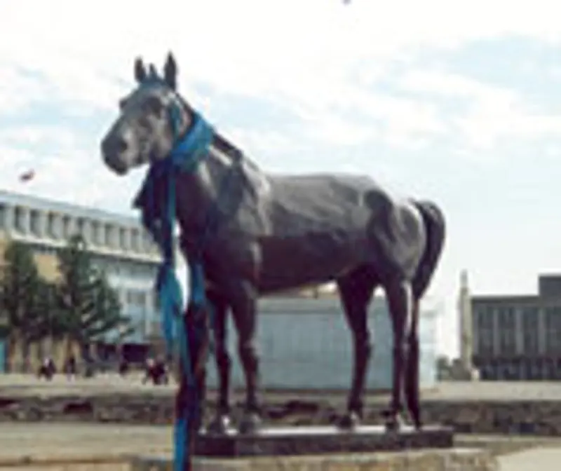Моринд зориулж 300 сая төгрөгөөр хөшөө босгожээ