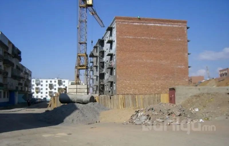 Аюул дагуулсан барилгын ажлууд өрнөсөөр байна