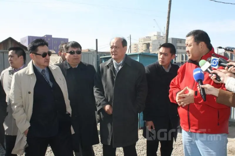 Ерөнхийлөгчийн тамгын газрын дарга буюу Агаарын бохирдлын үндэсний хорооны дарга Баттулга мөн хотын захирагчийн албаныхан тус цехтэй танилцлаа.