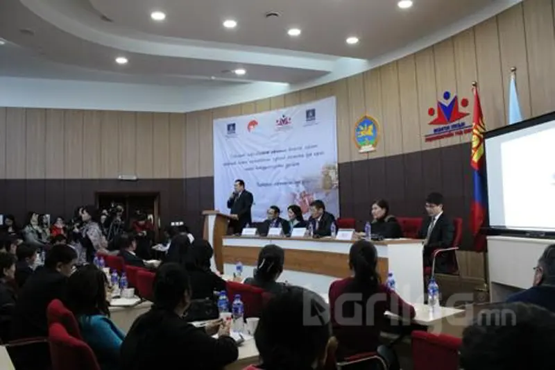 Хөдөлмөрийн сайд барилгын салбарынхантай уулзлаа