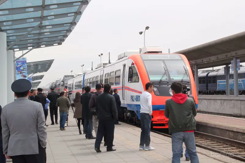 Төмөр замын автобусыг хүлээн авлаа