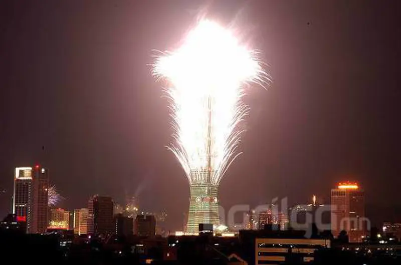 101 давхар барилга салютын "буу" болон хувирчээ