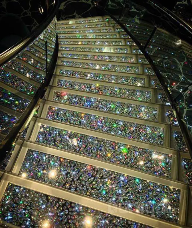 Swarovski шигтгээ бүхий гоёмсог шалнууд