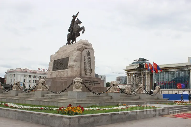 Сүхбаатарын талбай гэсэн нэр сэргээгдлээ