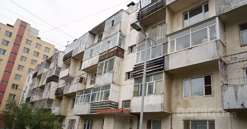 Орон сууцны байрны дээврийн ус нэг давхар хүртэл нэвтэрчээ
