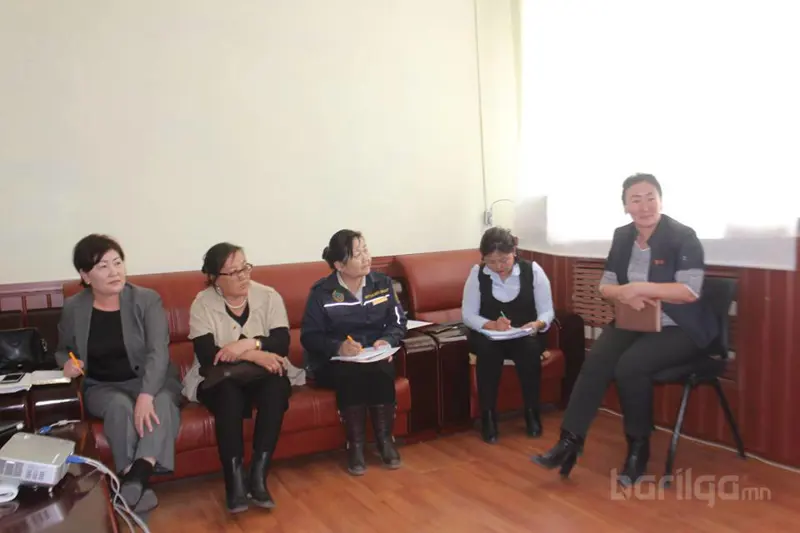 Түлээ, нүүрс худалдан борлуулдаг иргэдтэй уулзалт хийлээ