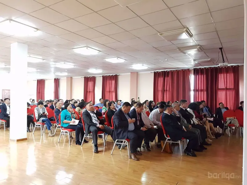 Нийтийн аж ахуйн салбарын удирдах ажилтнууд зөвлөлдөж байна