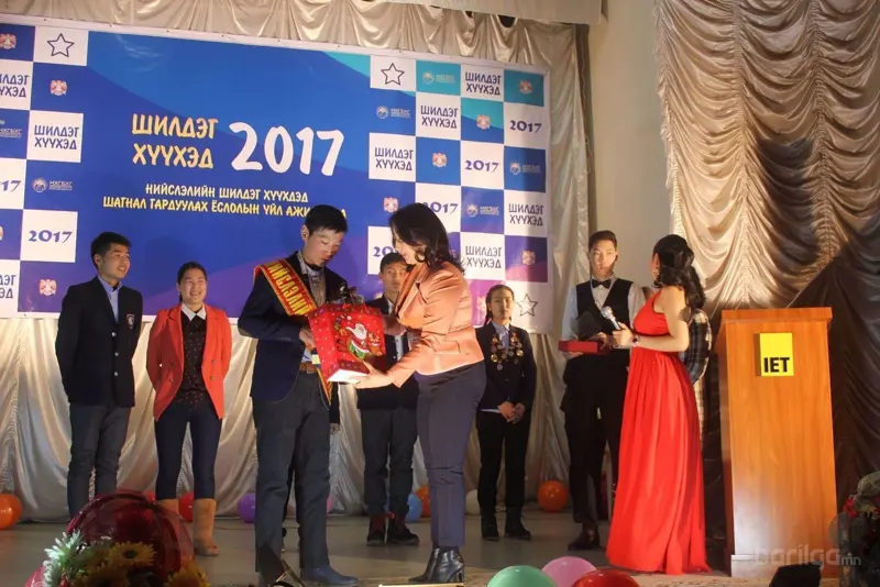 Гагнуурчин хүү Нийслэлийн шилдэг бүтээлч хүүхдээр тодорлоо