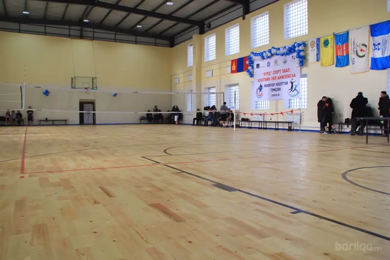 Барилгачид спорт заалтай боллоо