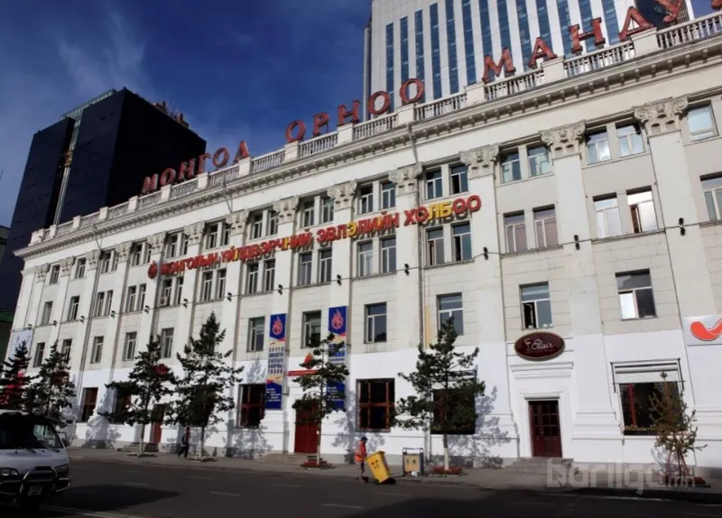 Анхны гурван архитектор