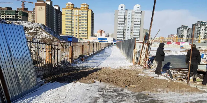 Зарим хотхонуудын хаагдсан орц, гарцыг нээх ажлыг эхлүүллээ