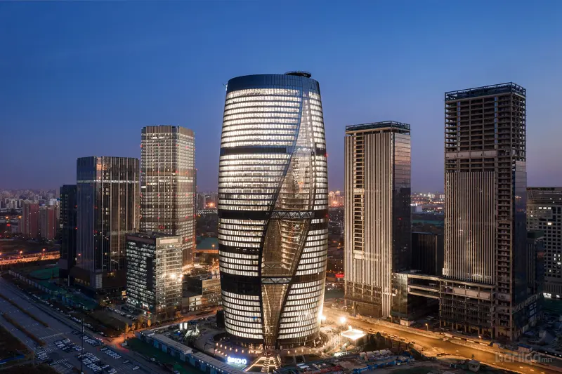 Гайхалтай бүтээцээр олон нийтийг алмайруулсан LEEZA SOHO