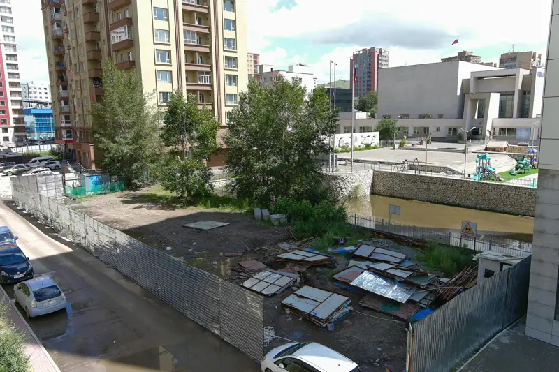 Иргэдийн гомдлыг шийдвэрлэх хүртэл РЦНК-гийн баруун талын барилгын ажлыг зогсоолоо